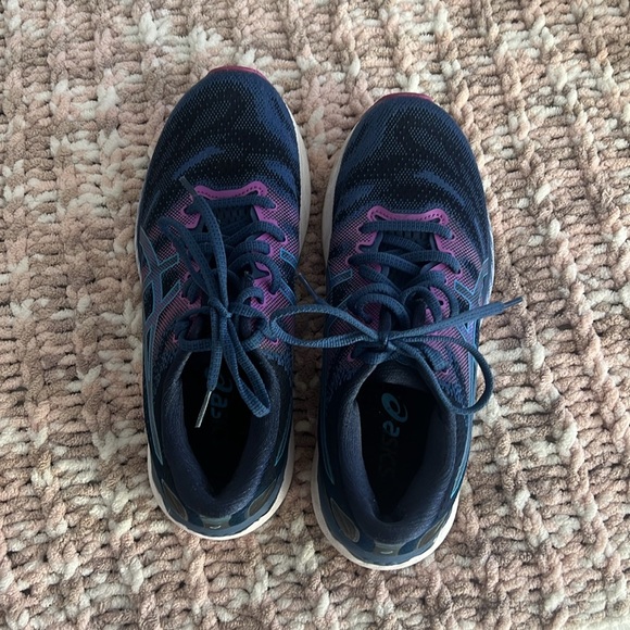 ASICS Gel-Nimbus 23 running shoes | Size 7.5 - Picture 2 of 4